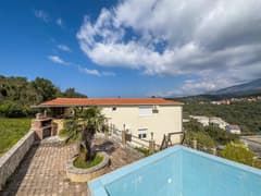 Дом в Утеха №2225