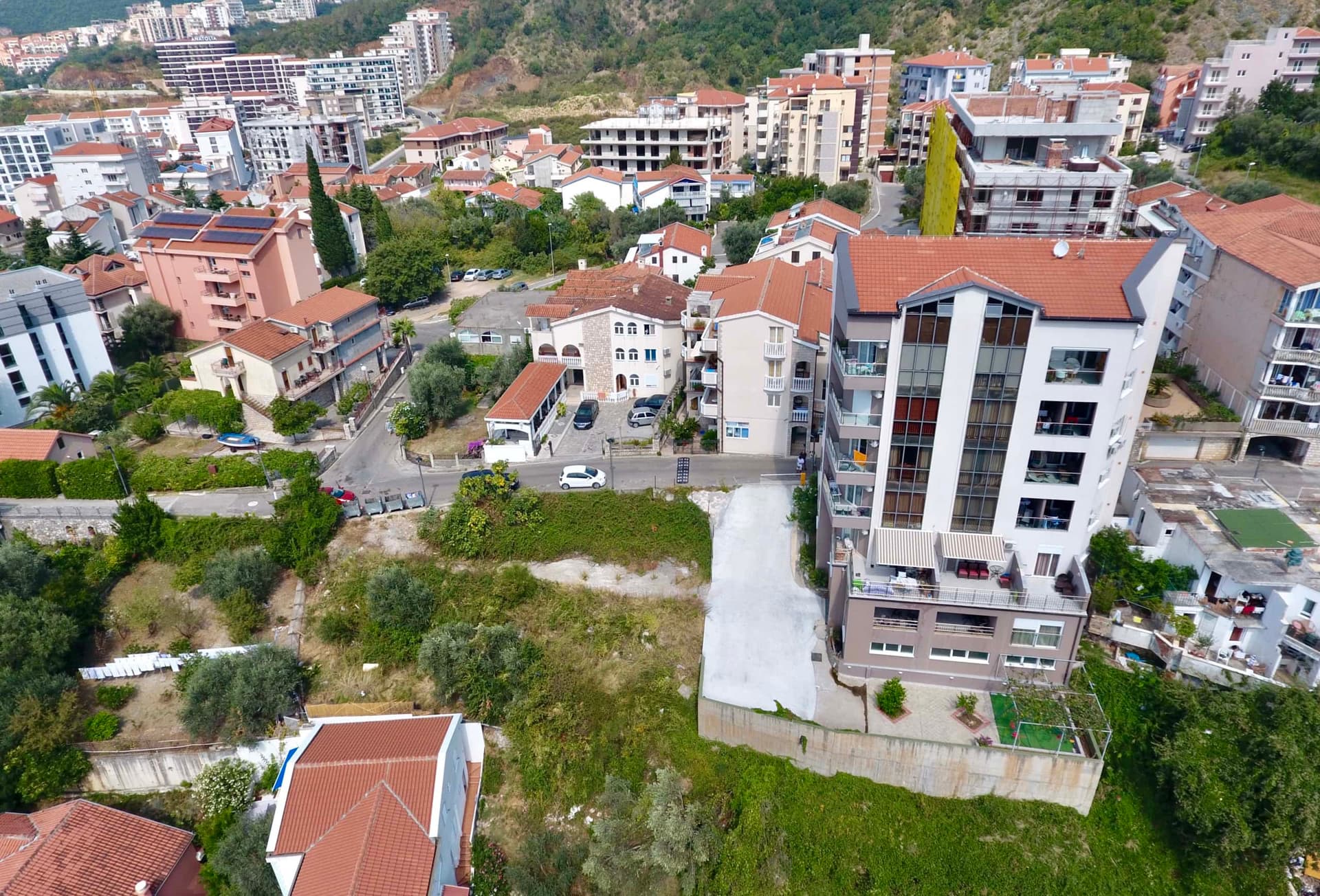 Bečići'de Arsa No. 2052