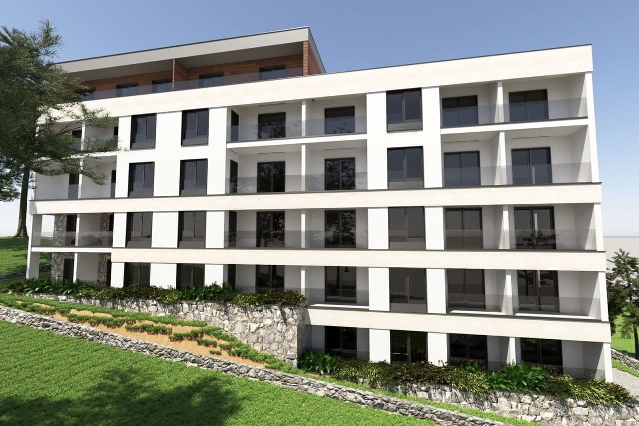 Savremeni stambeni kompleks u Bečićima, Crna Gora: fasada sa panoramskim balkonima i kamenim oblaganjem sokla.