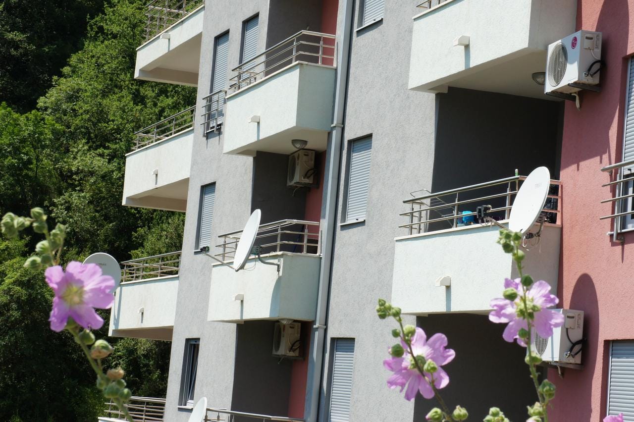 Spoljašnji pogled — Apartmani u Bečićima