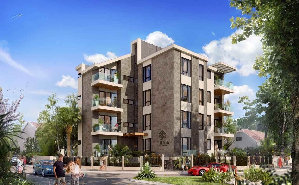 Savremeni stambeni kompleks Park Residence u Tivtu, Crna Gora: fasada zgrade sa balkonima i uređeno dvorište.