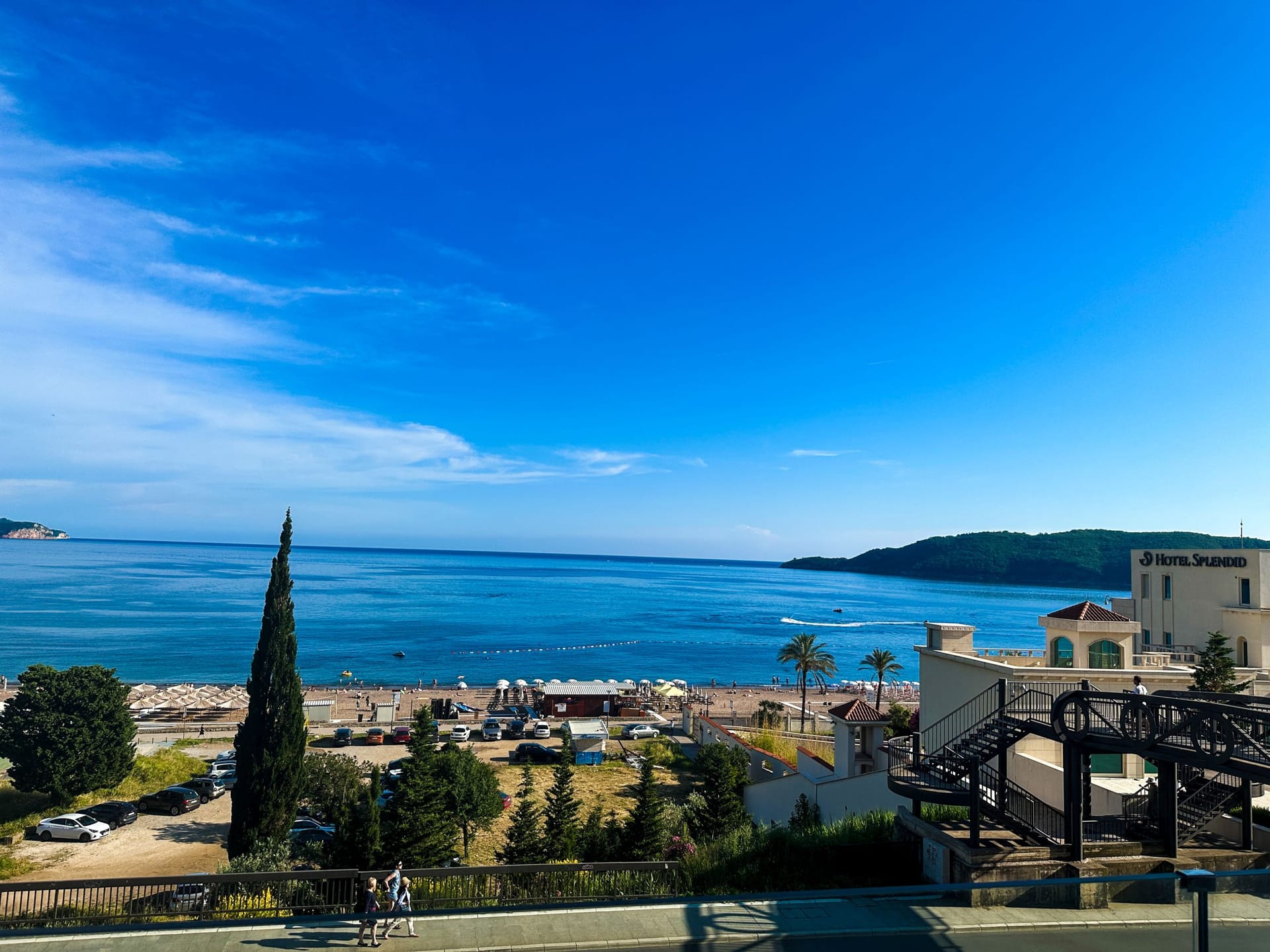 Panoramiczny widok na morze i plażę Bečići, hotel Splendid oraz wybrzeże Adriatyku, Czarnogóra, apartament nr 2527.