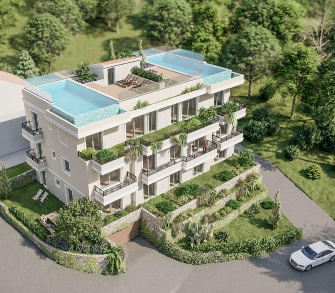 Wohnanlage in Dobrota, Montenegro: modernes Gebäude mit Terrassen, Begrünung und Dachpools.