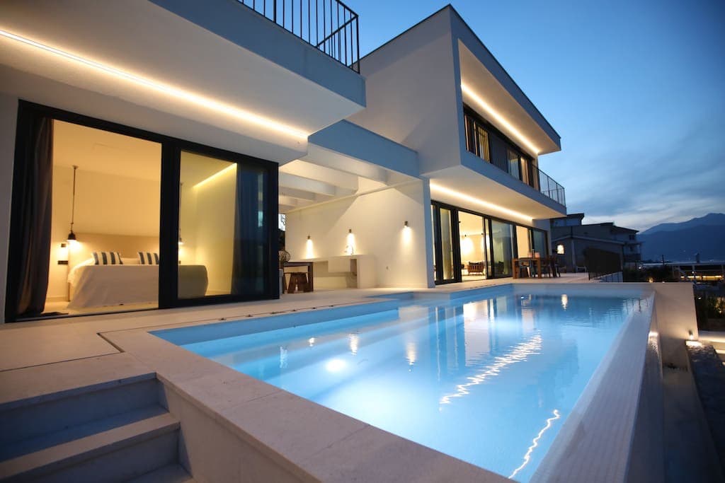 Вилла на первой линии №1695