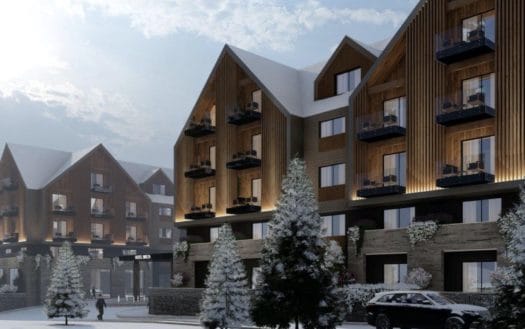 Современный отель в стиле шале с деревянной отделкой и балконами на горнолыжном курорте Бреза, Черногория.