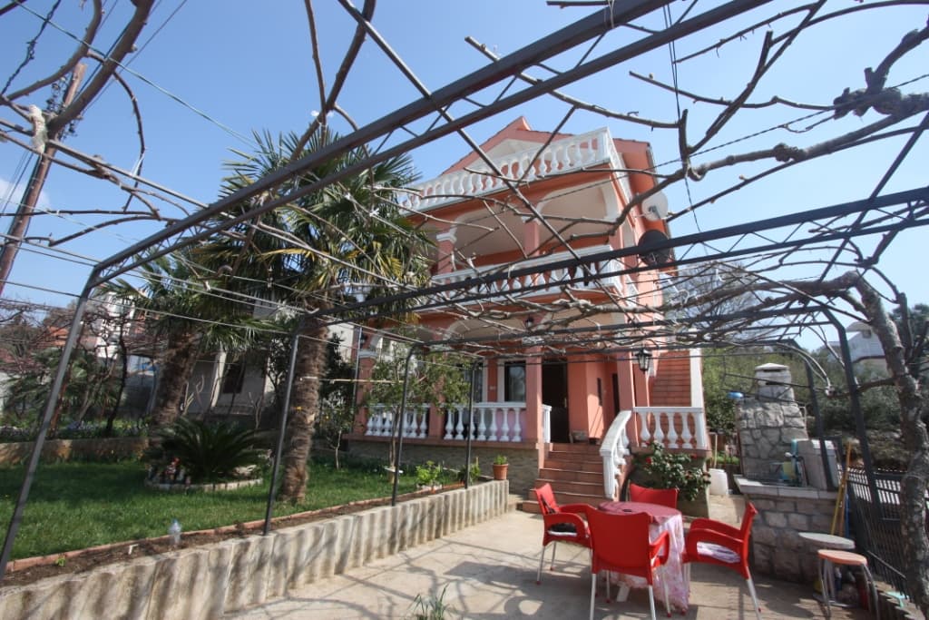 Дом в Утехе №606