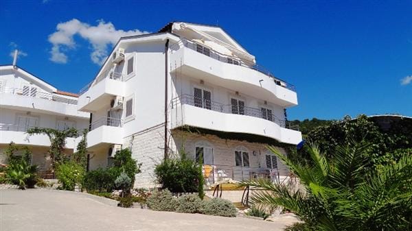 Komplex in Bijela Nr. 1103