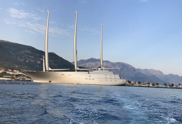 Die futuristische Yacht des russischen Milliardärs war in Tivat zu Gast