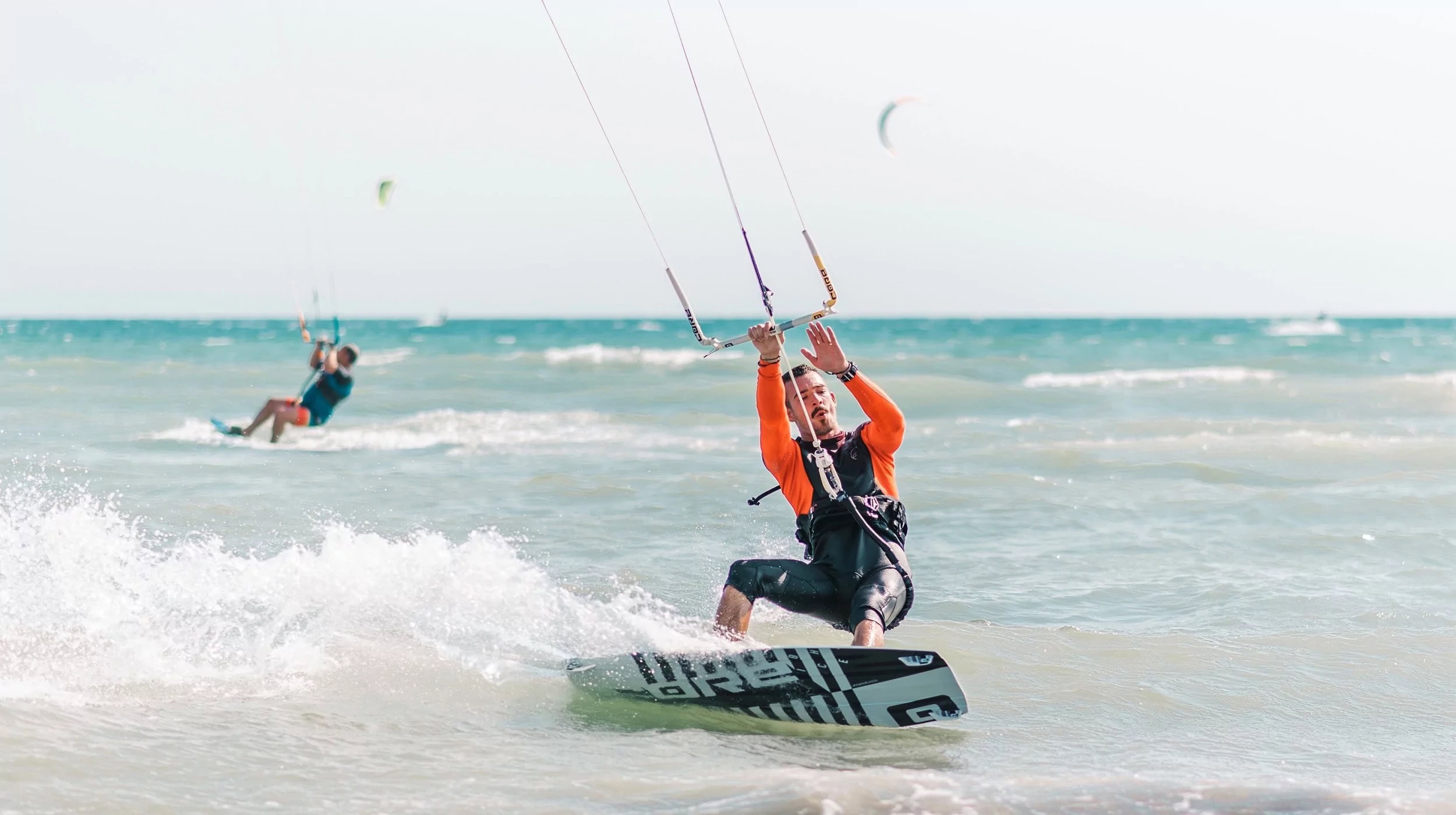 Velika Plaža, Crna Gora. Vodene aktivnosti (Kajtsurfing)