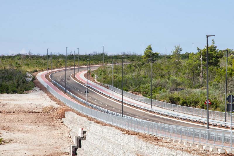 Neue Straße in Luštica (Luštica Bay) in Betrieb genommen