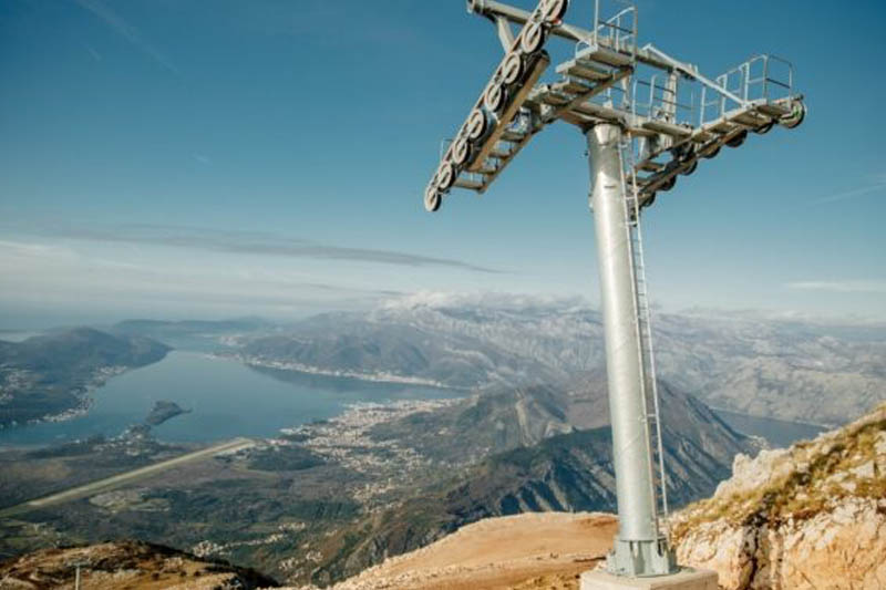 Die Eröffnung der Seilbahn Kotor–Lovćen findet am 13. Juli statt