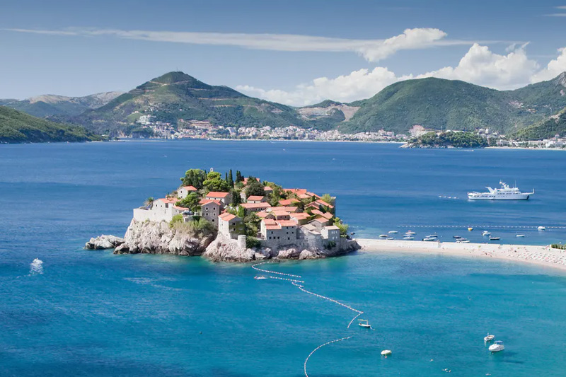 Sveti Stefan bereitet sich auf die Eröffnung im Jahr 2026 vor