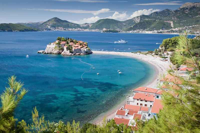 Der Strand von Sveti Stefan in Montenegro wurde in die Liste der besten Strände Europas aufgenommen