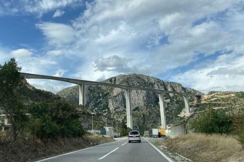 Bereits 18.000 Fahrzeuge sind über den neuen Abschnitt der Autobahn Bar-Boljare in Montenegro gefahren