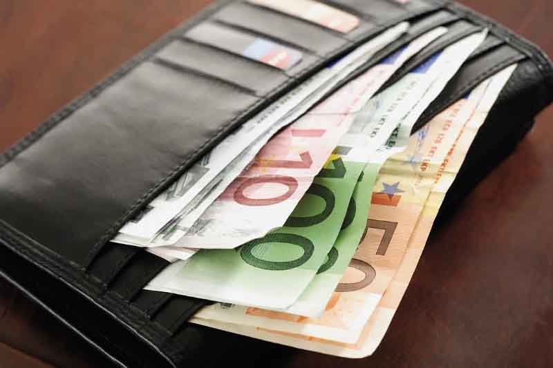 Der Unterschied zwischen dem höchsten und dem niedrigsten Durchschnittsgehalt in Montenegro erreicht 608 Euro