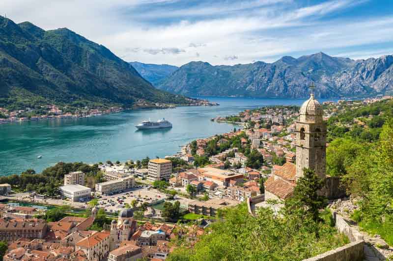 Die Zahl der Touristen in Montenegro hat die Werte von 2020 um das Zehnfache übertroffen