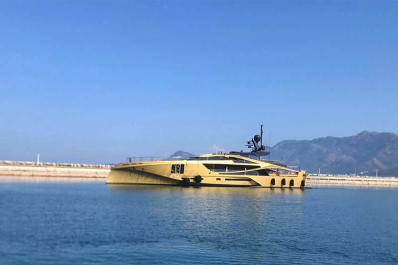 Der Supersportwagen unter den Yachten ist in Montenegro angekommen