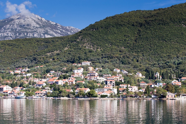 Unter denjenigen, die aus Russland wegziehen möchten, wählen 3 % Montenegro