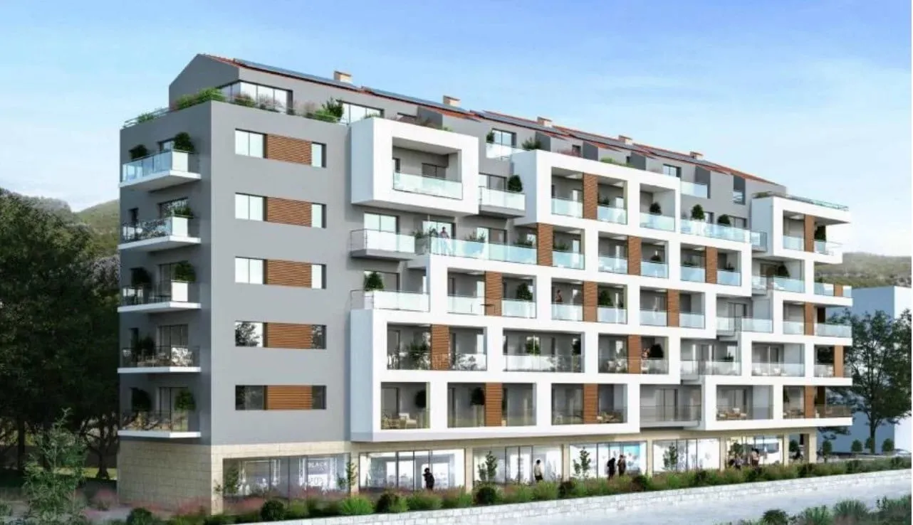 Moderner Wohnkomplex mit Terrassen in Budva, Montenegro: Architekturprojekt eines Mehrfamilienhauses.