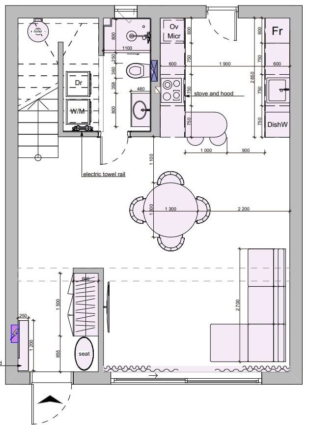 Grundriss der Wohnung in der Wohnanlage Kavac, Montenegro: Wohnzimmer mit Küche, Essbereich, Bad und Treppe ins zweite Stockwerk.