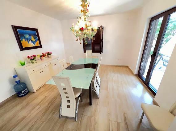 Villa in Budva Nr. 2319