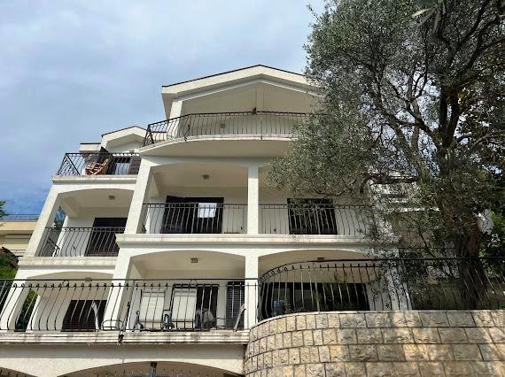Villa in Budva Nr. 2319