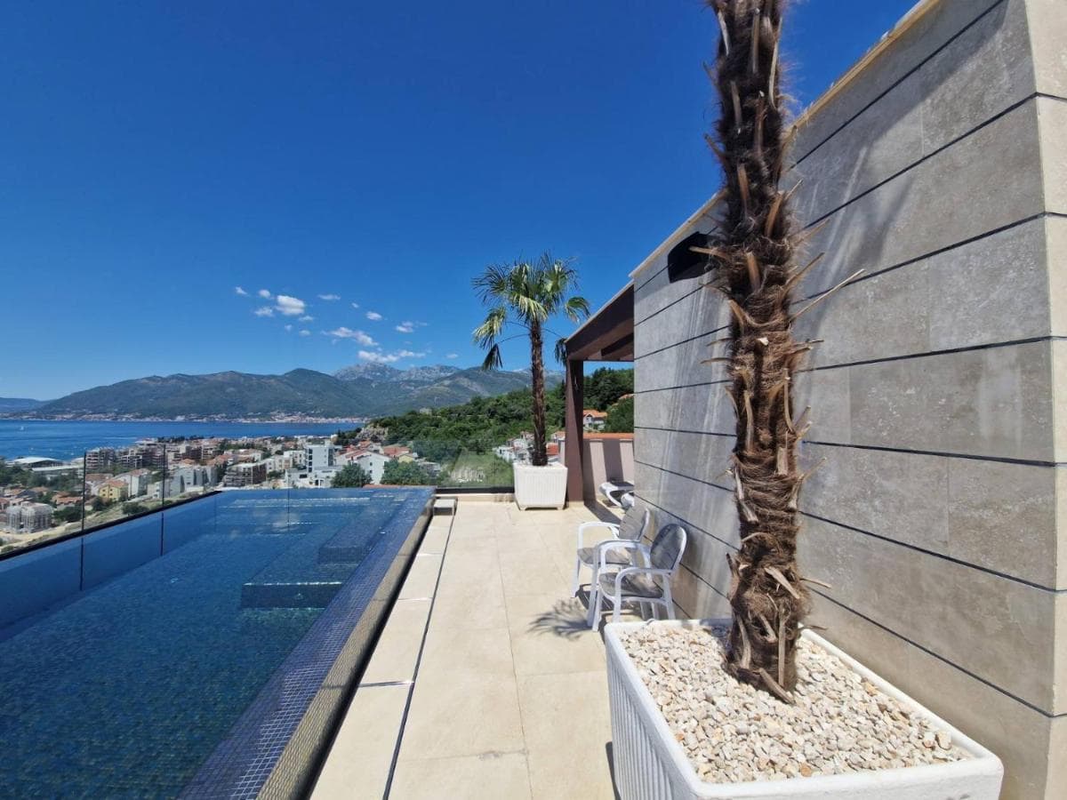 Wohnung in Tivat Nr. 2450
