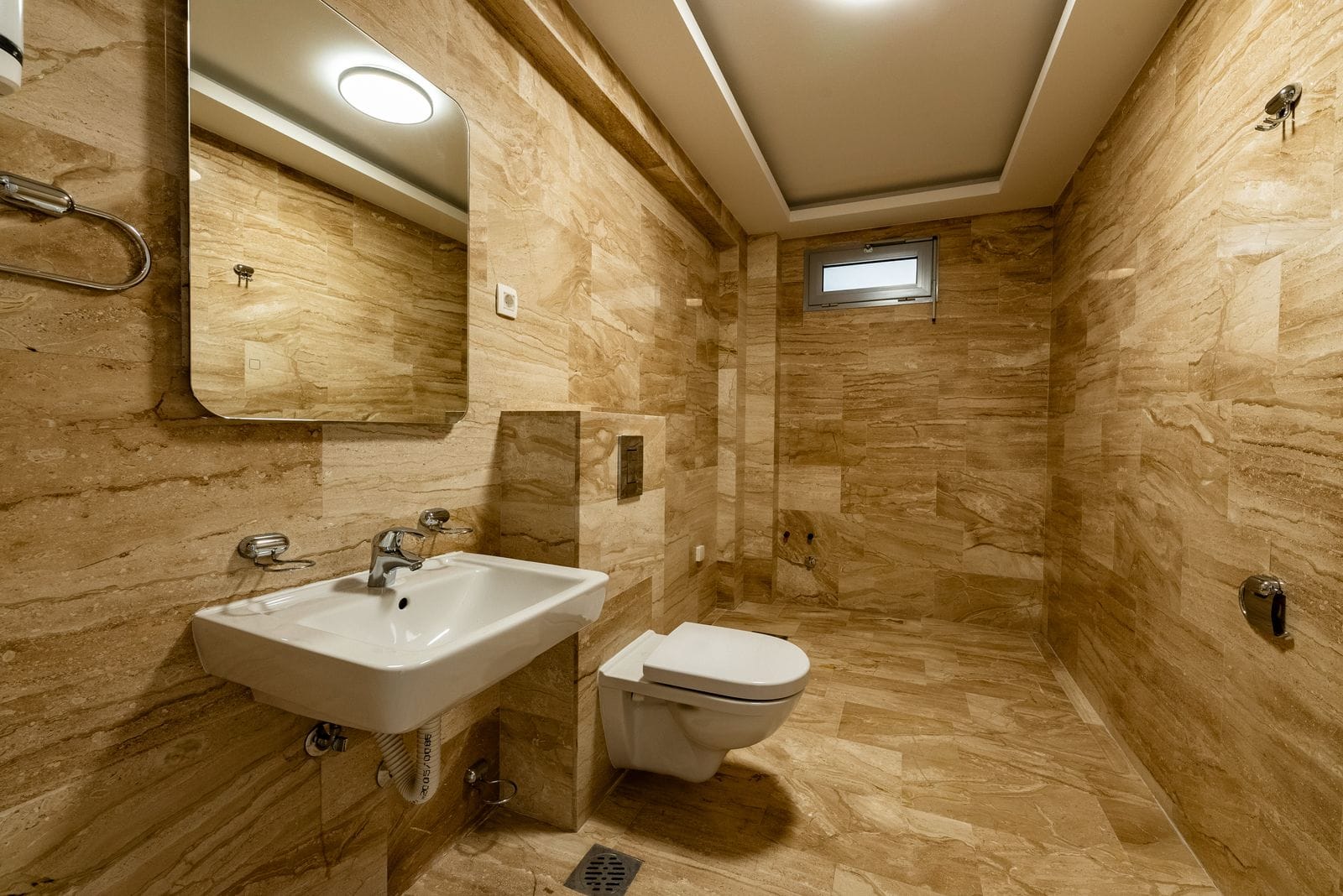 Bathroom — Apartments in Pržno