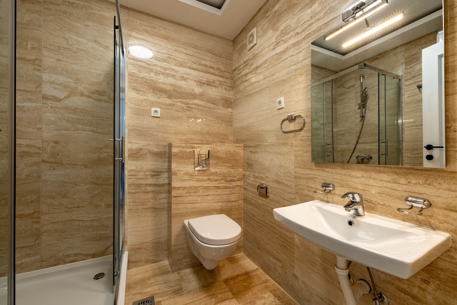 Bathroom — Apartments in Pržno