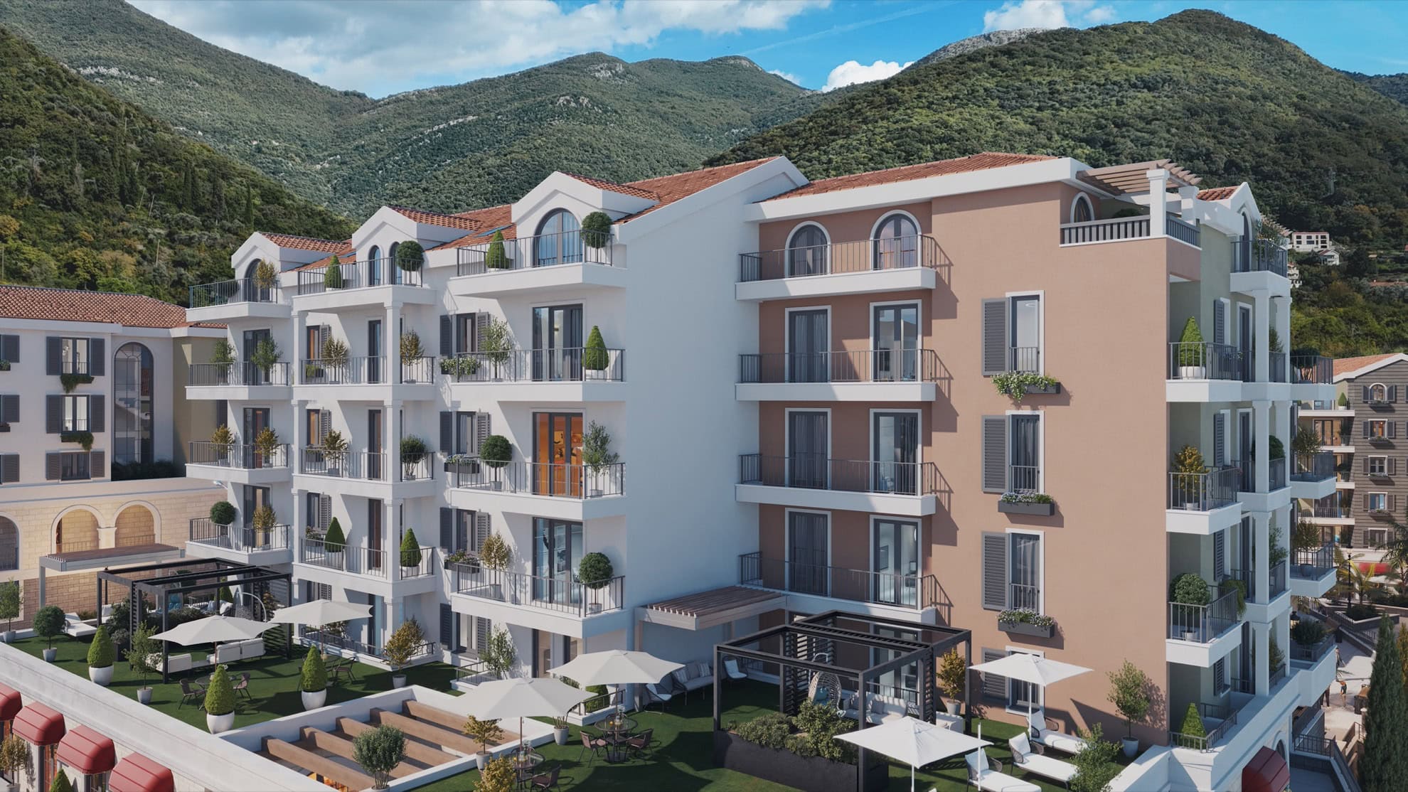 Tivat, Karadağ'da modern konut kompleksi: teraslı, balkonlu ve yeşil dağ manzaralı bina cephesi.