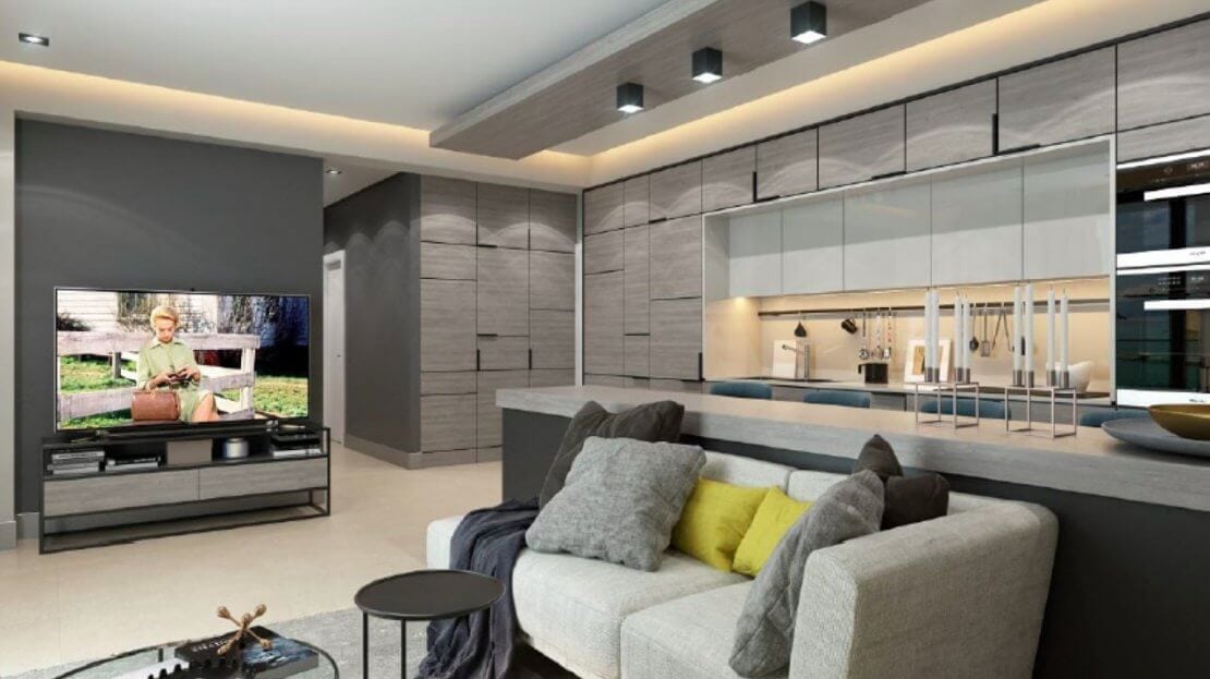 Modernes Wohnzimmer mit Küche in einer Wohnung in Bečići, Montenegro: helles Sofa, Einbaumöbel und TV.