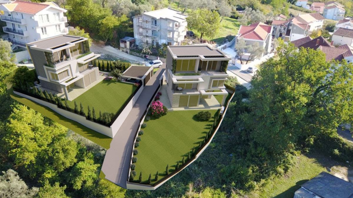 Draufsicht auf moderne Villen mit privatem Garten und Parkplatz in Tivat, Montenegro: Luxusimmobilienprojekt.