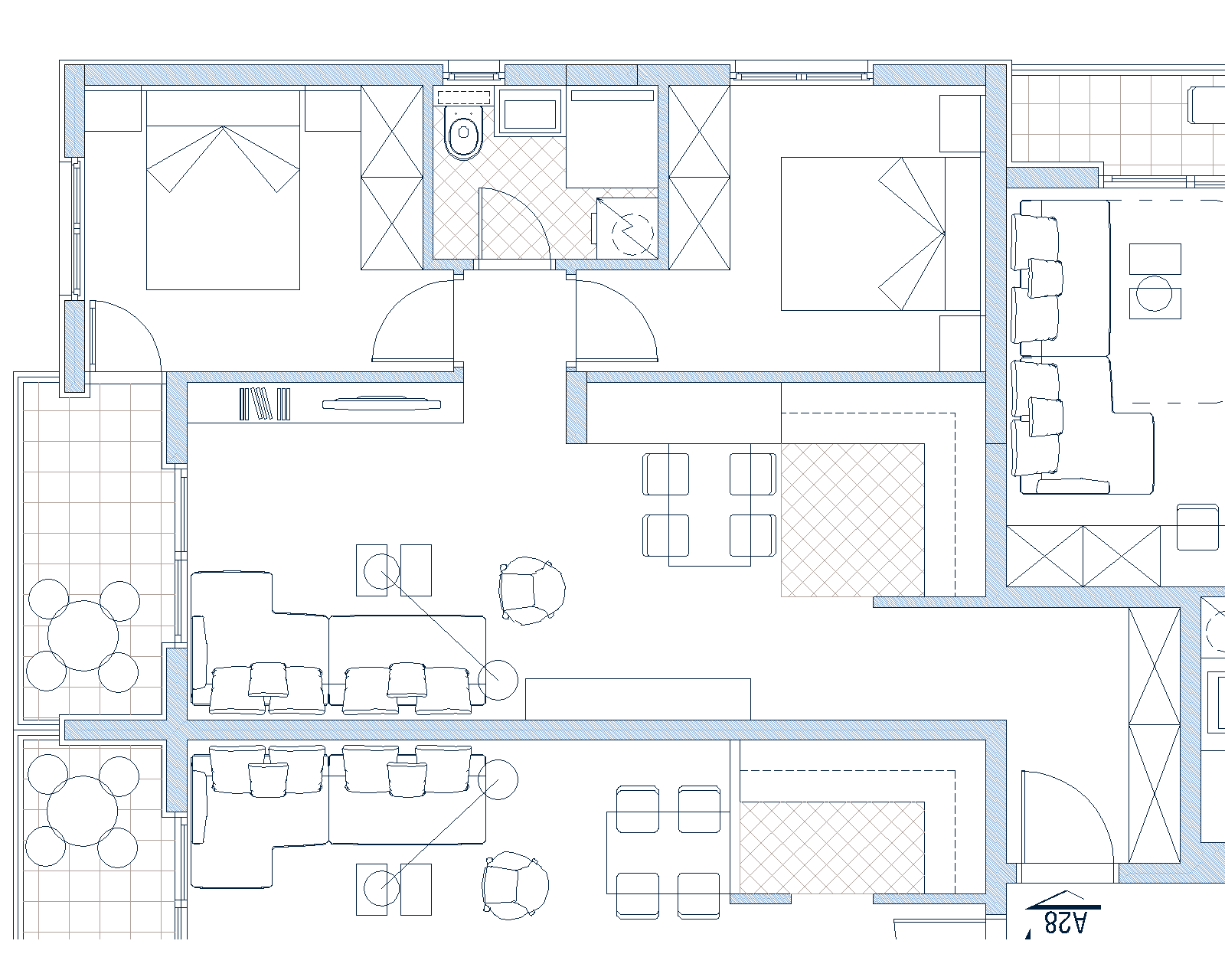 Grundriss der Wohnung in Budva, Montenegro: zwei Schlafzimmer, ein Wohnzimmer mit Essbereich und Terrassen mit Möbeln.
