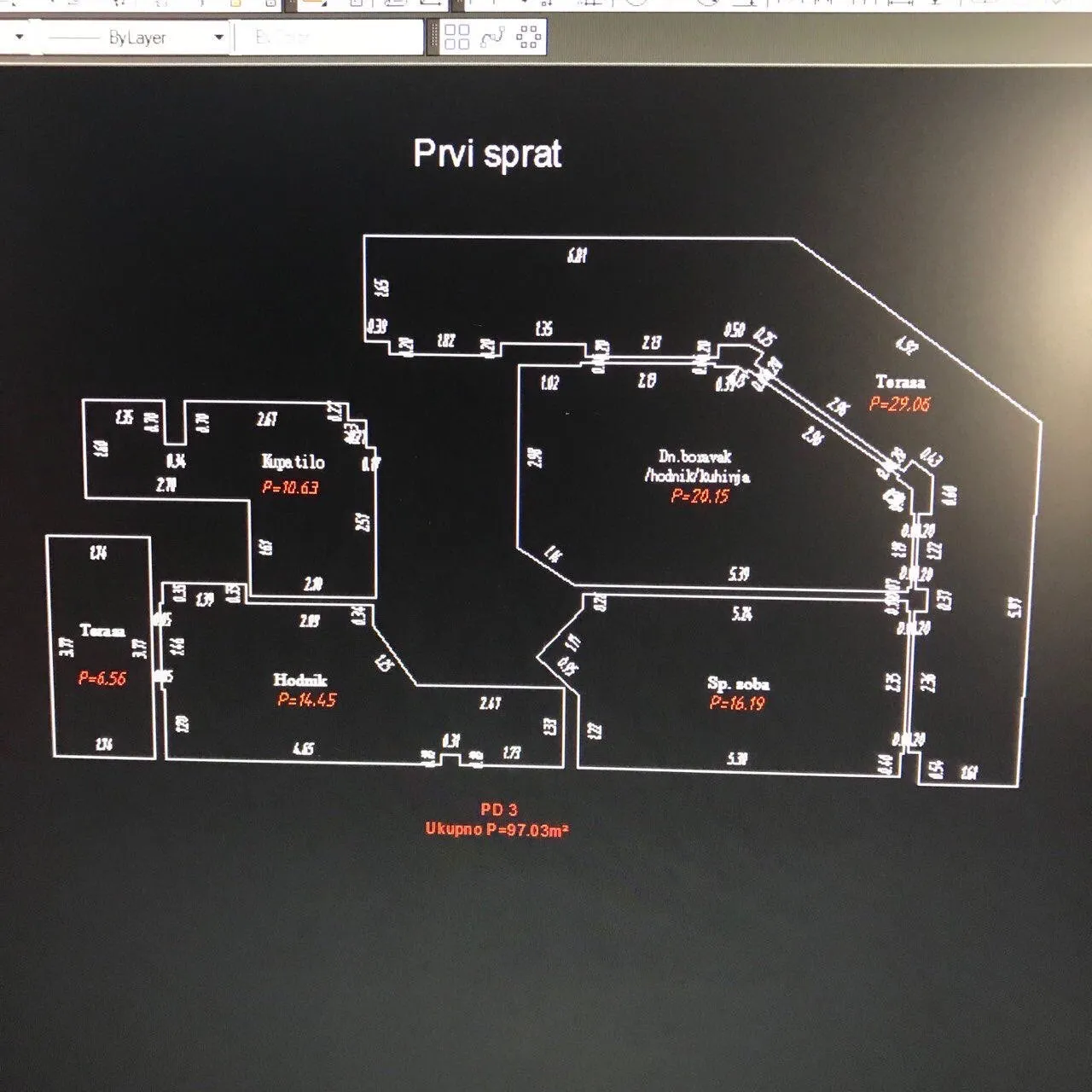Digitalni plan etaže sa konturama soba, merenjima i površinama na tamnoj pozadini.