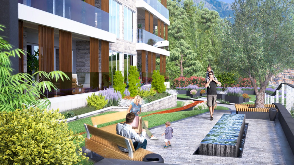 Gepflegte Anlage eines Wohnkomplexes in Budva, Montenegro: Landschaftsgestaltung, Brunnen und Ruhebereiche am Haus.