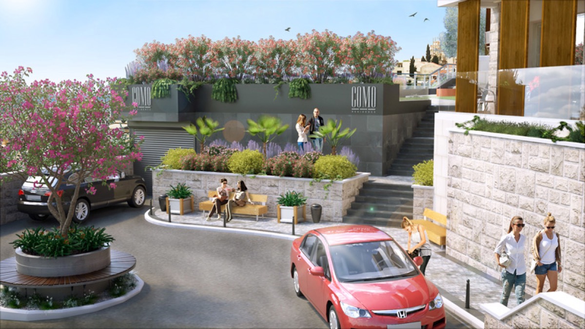 Die gepflegte Anlage des Wohnkomplexes Como Residence in Budva, Montenegro: Landschaftsgestaltung, Parkplatz und Treppen.