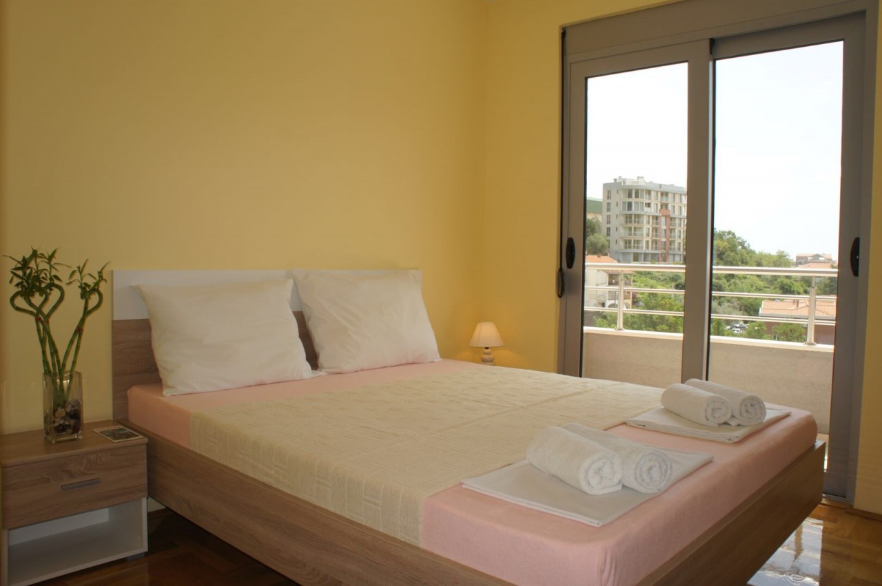Schlafzimmer — Wohnungen in Bečići