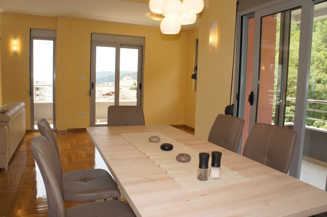 Wohnzimmer — Wohnungen in Bečići