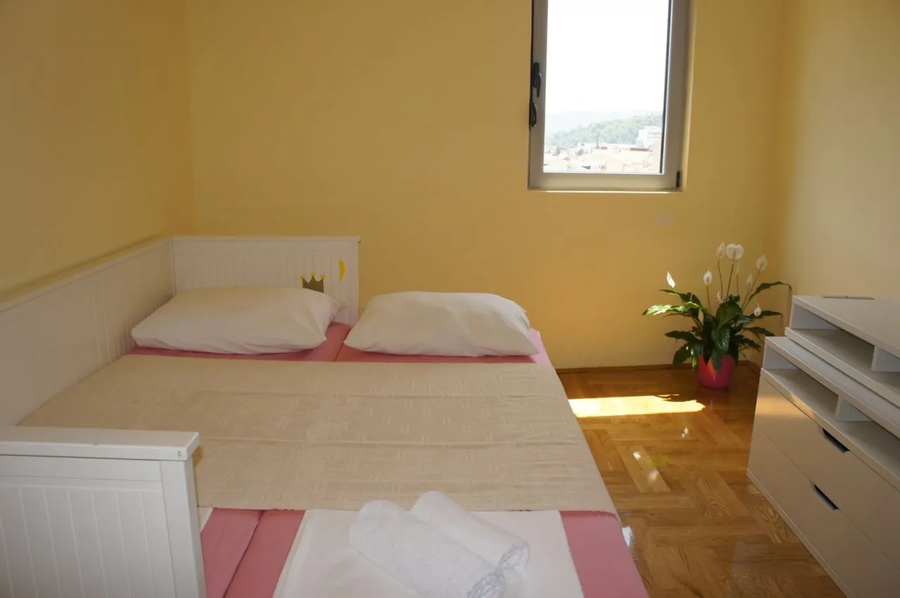 Schlafzimmer — Wohnungen in Bečići