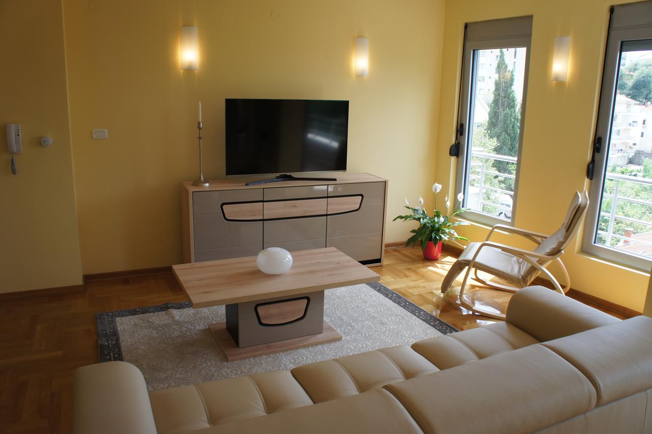 Wohnzimmer — Wohnungen in Bečići