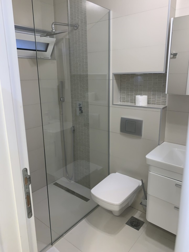 Badezimmer — Wohnungen in Rafailovici
