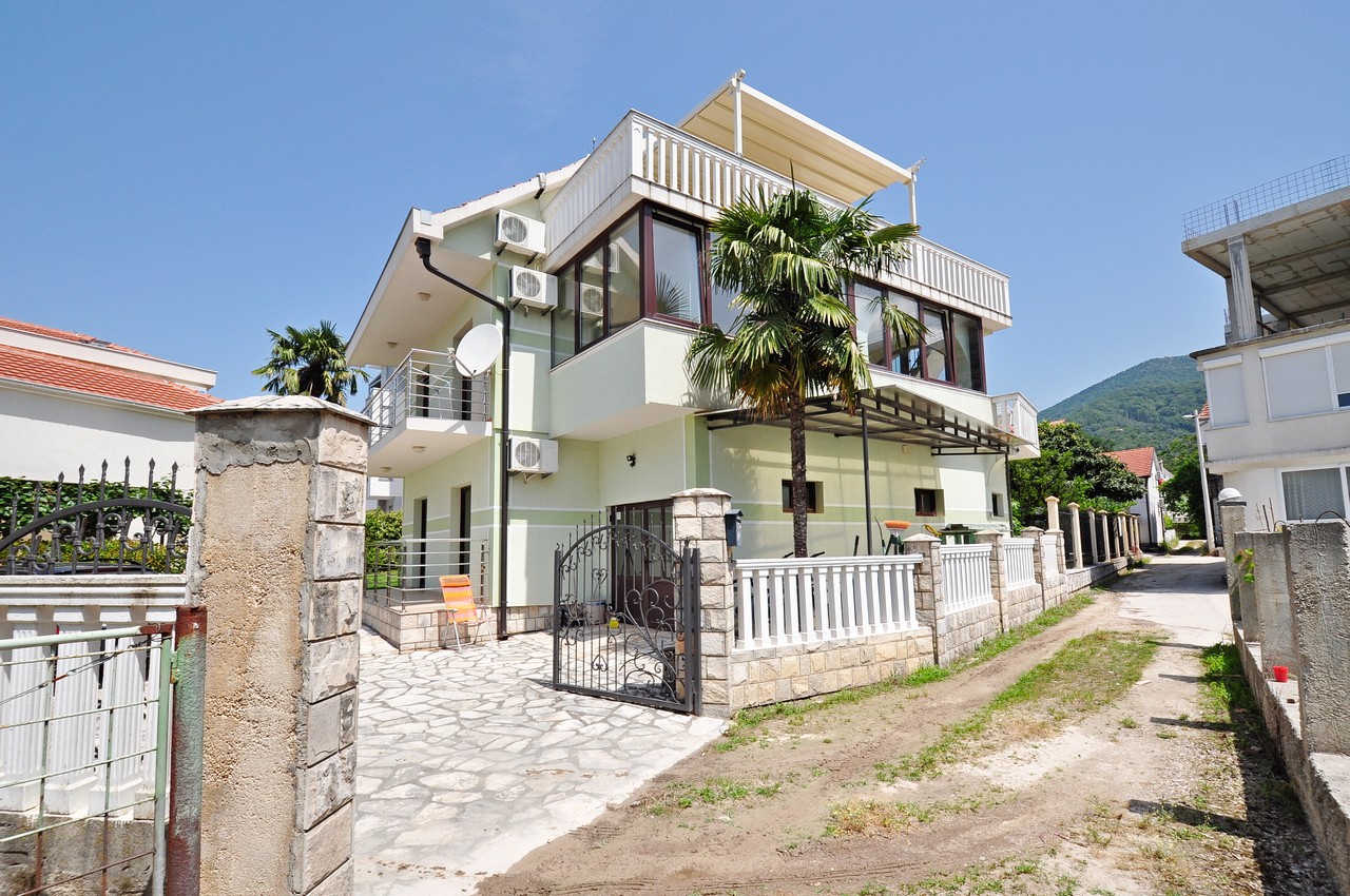 Haus in Tivat Nr. 1459
