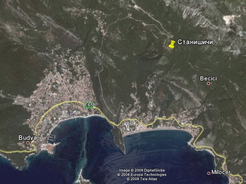 Satellitenkarte der Lage des Grundstücks in Stanišići, Budva, Montenegro mit Blick auf die Küste und die Berge.