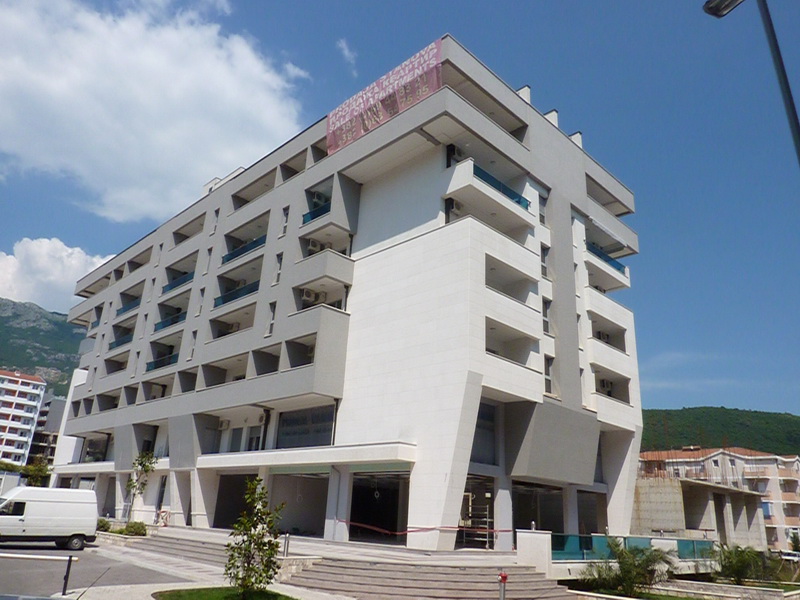 Modernes Mehrfamilienhaus mit Balkonen in Budva, Montenegro: Verkauf neuer Apartments vom Bauträger.
