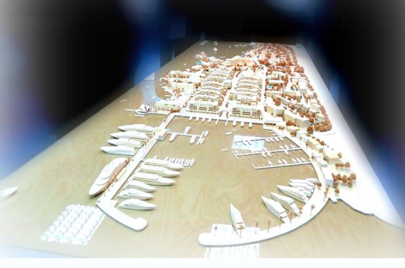 Maquette architecturale d’un complexe résidentiel de luxe avec marina pour yachts à Đenovići, Monténégro : vue sur le projet de développement.