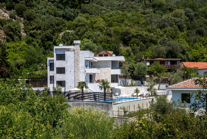 Fotoğraf — Kumbor'daki Villalar