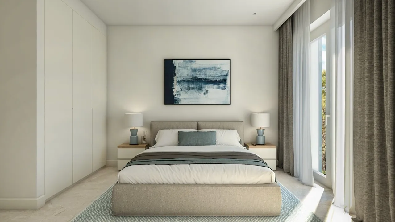 Modernes Schlafzimmer in einer Wohnung in Lustica Bay, Radovici, Montenegro: Doppelbett, Einbauschrank und Panoramafenster.