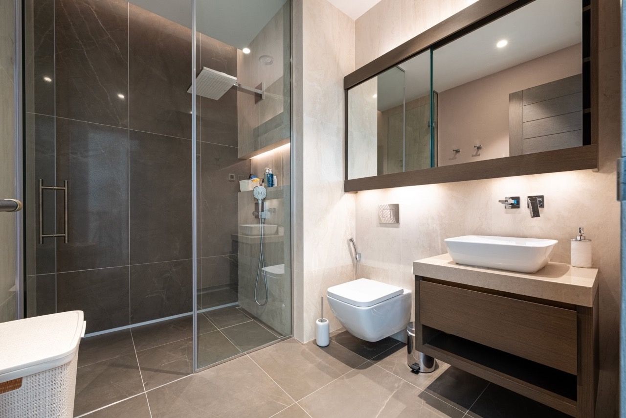 Modern bathroom in an apartment in Portonovi, Kumbor, Montenegro: shower cabin, wall-hung toilet, and vanity with sink.