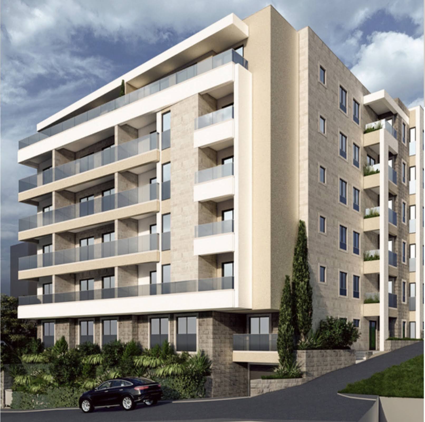 Moderner Wohnkomplex mit Terrassen in Bečići, Montenegro: Steinfassade, Panoramaverglasung und Tiefgarage.