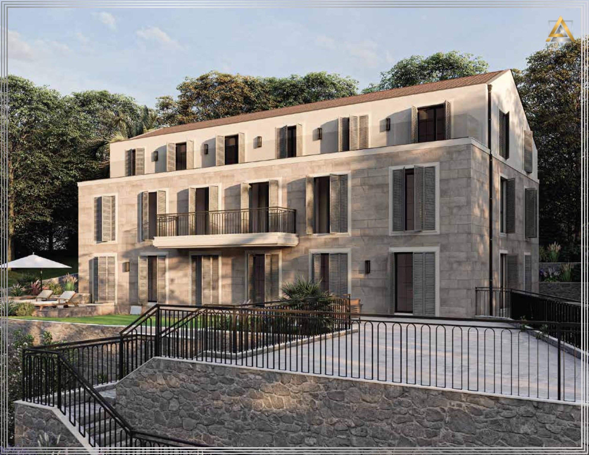 Trospratna vila u mediteranskom stilu sa kamenim fasadom i terasom u naselju Prčanj, Crna Gora.